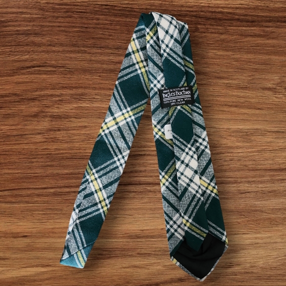 Ingles Buchan 100% Wool Cape Breton Tartan Green and Yellow Plaid Necktie. - Picture 4 of 5